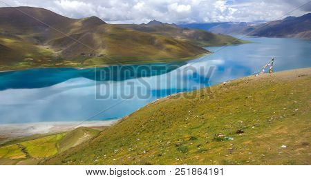 Yamdrok Lake, Also Known As Yamdrok Yumtso, Is A Freshwater Lake In Tibet Surrounded By Many Snowcap