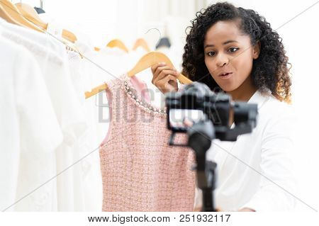 Young Adult Woman Fashion Blogging And Shopping Shooting Selfie Video On The Mirrorless Camera Gimba