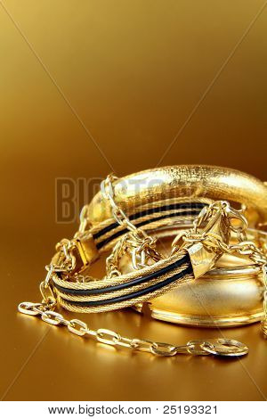 Gold-Schmuck, Armbänder und Ketten