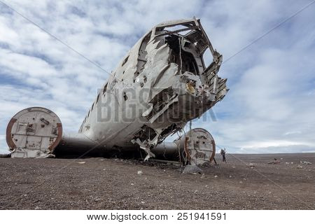 Us Navy Wreck