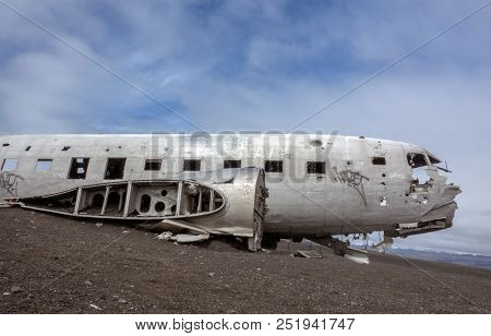 Us Navy Wreck