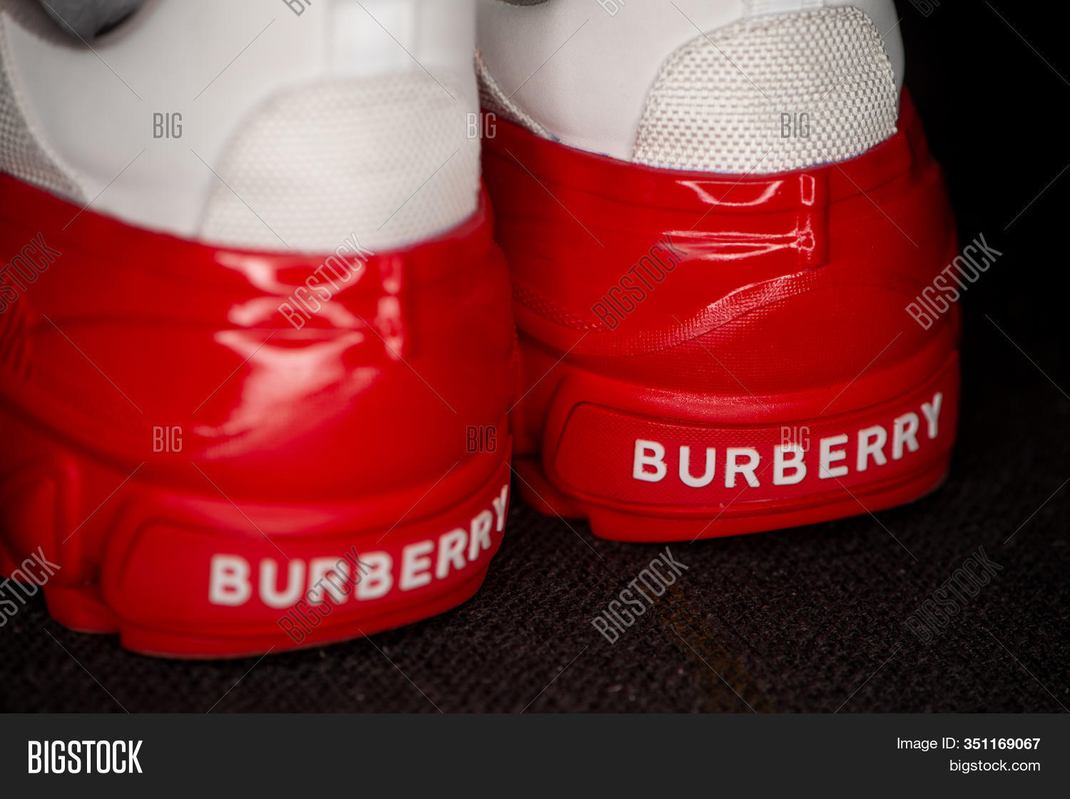 burberry shoes china