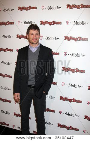 LOS ANGELES - FEB 26: Matt Lauria dorazí na Rolling Stone Pre-Oscar Bash 2011 v hotelu W na Fe