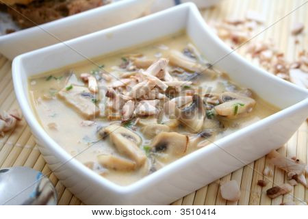 Zuppa di funghi freschi
