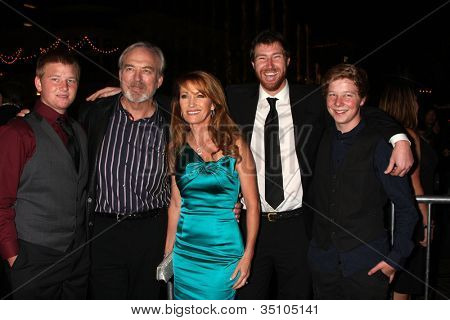 LOS ANGELES - FEB 1:  James Keach, Jane Seymour, Family arrives at the 