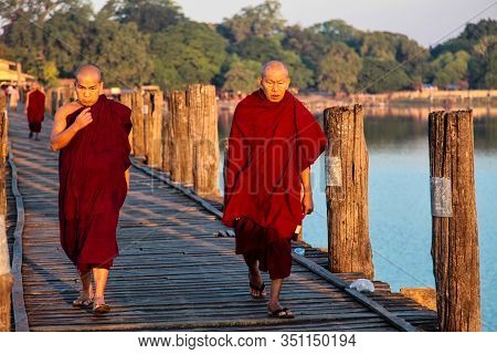 Mandalay, Myanmar - Nov 12, 2019: Monks At U Bein Bridge In Amarapura,mandalay Myanmar
