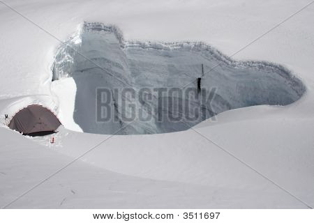 เต็นท์ใกล้ขอบ Crevasse