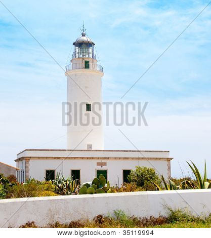 ประภาคารกว้างลาใน Formentera ในหมู่เกาะแบลีแอริก