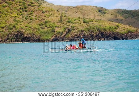 Zambales, Ph - May 1: Anawangin Wooden Boat With Passengers On May 1, 2009 In San Antonio, Zambales.