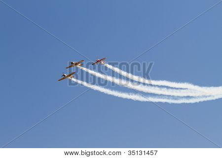 Jurgis Kairys & Iacarii Acrobati บูคาเรสต์ AirShow