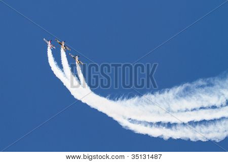 Jurgis Kairys & Iacarii Acrobati บูคาเรสต์ AirShow