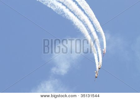 Iacarii Acrobati และแสดง Jurgis อากาศ Kairys