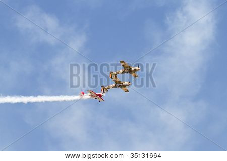 Iacarii Acrobati และแสดง Jurgis อากาศ Kairys