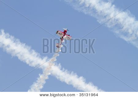 Jurgis Kairys & Iacarii Acrobati บูคาเรสต์ AirShow