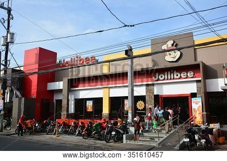 Rizal, Ph - Nov. 30: Jollibee Fast Food Restaurant Facade On November 30, 2019 In Antipolo, Rizal, P