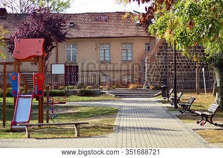 Trzcinsko-zdroj, Poland.8 October 2018. Old Urban Buildings In Town Trzcinsko-zdroj In Western Polan