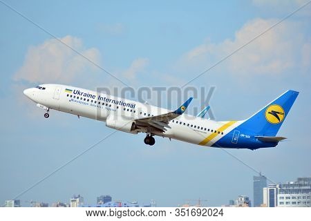 Warsaw, Poland. 24 July 2018. Airplane Ur-uia Ukraine International Airlines Boeing 737-8kv(wl)  Tak