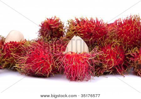 Na białym tle na białym tle owoc Rambutan