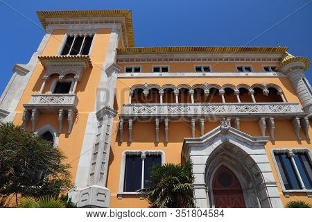 Portugal Landmark. Casa L. Perestrelo De Vasconcelos, Neo-manuelline Style Architecture Mansion In C