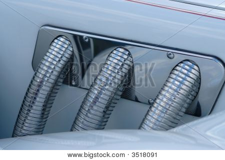 Fahrzeugsystem. Kraftwerk des alten Autos