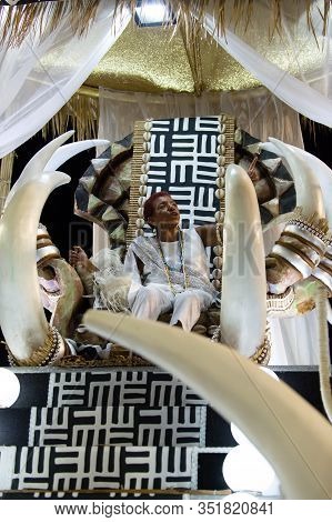 Rio, Brazil - March 04, 2019: Mangueira During The Carnival Samba School Carnival Rj 2019, At Sambod