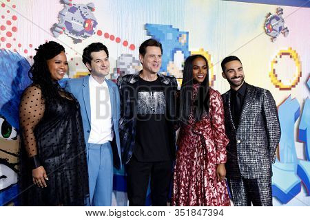 LOS ANGELES - FEB 12:  Natasha Rothwell, Ben Schwartz, Jim Carrey, Tika Sumpter, Lee Majdoub at the 