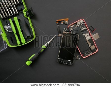Fixing The Smartphone Motherboard In The Laboratory, With The Copying Area. The Concept Of Computer 