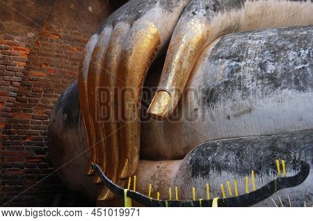 Ancient Architecture And Ruins Building Of Wat Si Chum Temple And Pra Ajana Buddha Statues For Thai