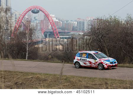 Moskwa - APR 21: Skripnikov i Grieczko w wyścigi samochodowe w Rally Show Mistrzów, 21 kwietnia, 2012 w Mo