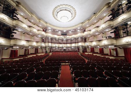 Moskva - 23 APRIL: Auditorium i Vakhtangov Theatre den 23 April, 2012 i Moskva, Ryssland. Auditorium 
