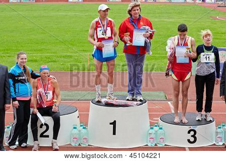 Moskwa - 13 maja: Zwycięzców i ich trenerów w Moskwie XXI supermarathon, Mistrzostwa Rosji i