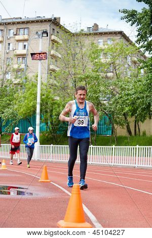 Moskwa - 13 maja: Yuri Karnaushenko - szósty wynik w Moskwie XXI supermarathon, Mistrzostwa Russ