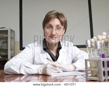 Técnico de laboratório feminino