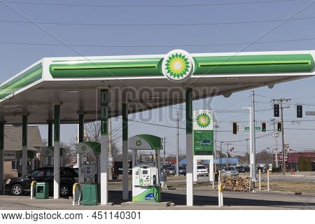 Brownsburg - Circa March 2022: Bp Retail Gas Station. Bp And British Petroleum Is A Global British O