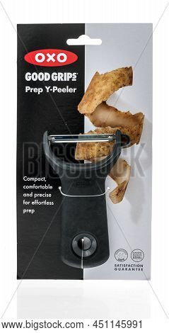 Winneconne, Wi -13 March 2021: A Package Of Oxo Good Grips Y Peeler Vegetable Fruit Peeler On An Iso