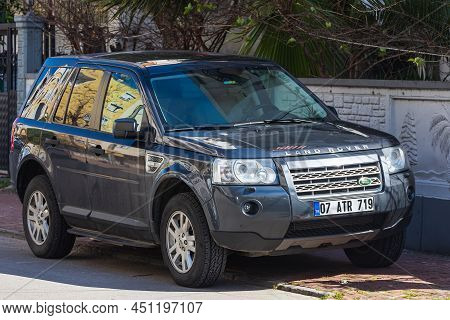 Antalya,  Turkey - March 04 2022: Gray Land Rover Freelander 2 Parked In The Old Tourist City, Ftont