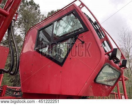 Augusta, Ga Usa - 03 19 22: Manitowoc Red Crane Construction Scene Cloudy Rainy Day Side Cab View
