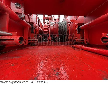 Augusta, Ga Usa - 03 19 22: Manitowoc Red Crane Construction Scene Cloudy Rainy Day Close Up Cable S