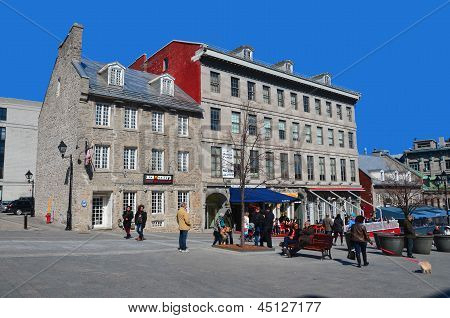 Tourists on Jacques Cartier place
