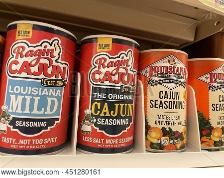 Grovetown, Ga Usa - 03 19 22: Retail Store Display Tony Chacheres Seasoning Cajun