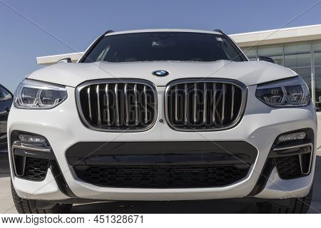Lafayette - Circa March 2022: Bmw Suv Display. Bmw Builds Luxury And Electric Vehicles And Is Based 