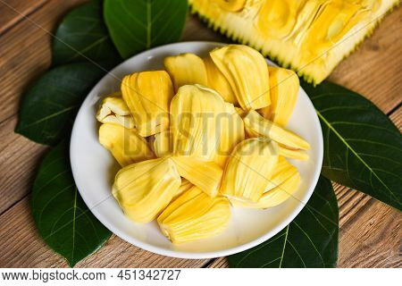Ripe Jackfruit Peeled Tropical Fruit Fresh From Jackfruit Tree, Jackfruit On White Plate With Leaf O