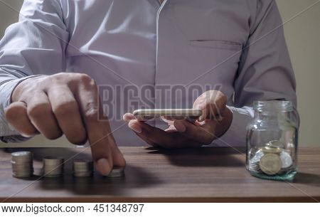 Online Banking And Internet Banking Savings Concept, Online Investment Savings, Online Stock Investo
