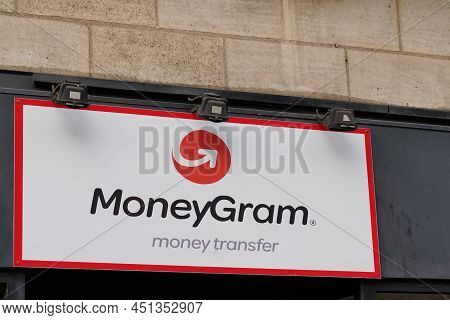 Bordeaux , Aquitaine  France - 03 12 2022 : Moneygram Sign Logo And Brand Text Ice Currency Exchange