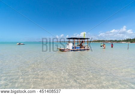 Maragogi, Al, Brazil - October 17, 2021: Floating Drinking Bar On Moses Path. Tourist Spot Of Barra 