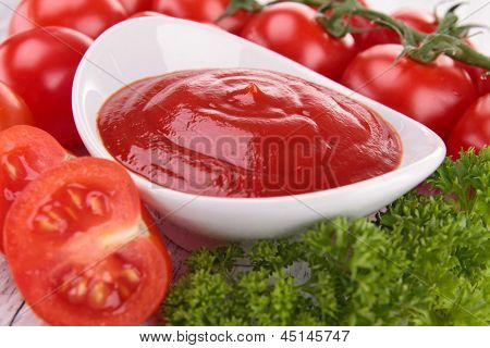 sos pomidorowy, migdałami, ketchup