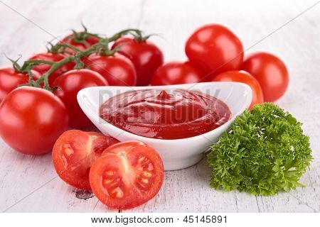 sos pomidorowy, migdałami, ketchup