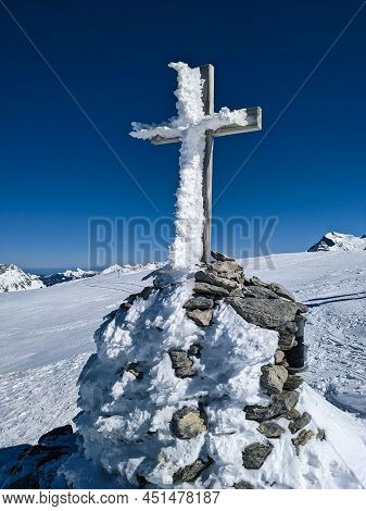 Ski Tour In Switzerland. Mountaineering With Ski On The Mountain Silberen In The Canton Of Glarus Ur