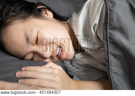 Asian Lady Girl Suffering From Bruxism While Lying In Bed At Night,female Grinding Of The Teeth Duri