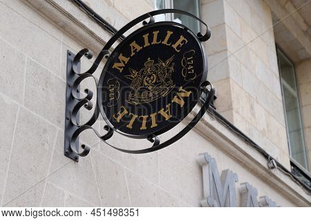 Bordeaux , Aquitaine  France - 03 20 2022 : Maille Logo Text And Brand Sign On Wall Facade Shop Must